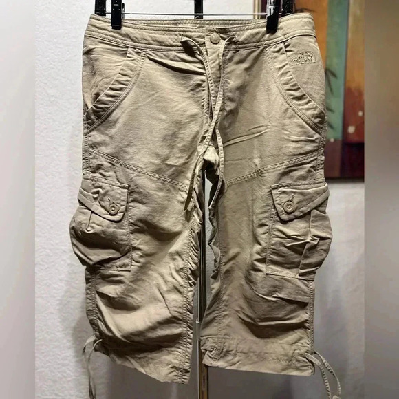 The North Face Nylon Drawstring Cargo Pocket Clamdigger Capris Women’s size 10 - Picture 2 of 10